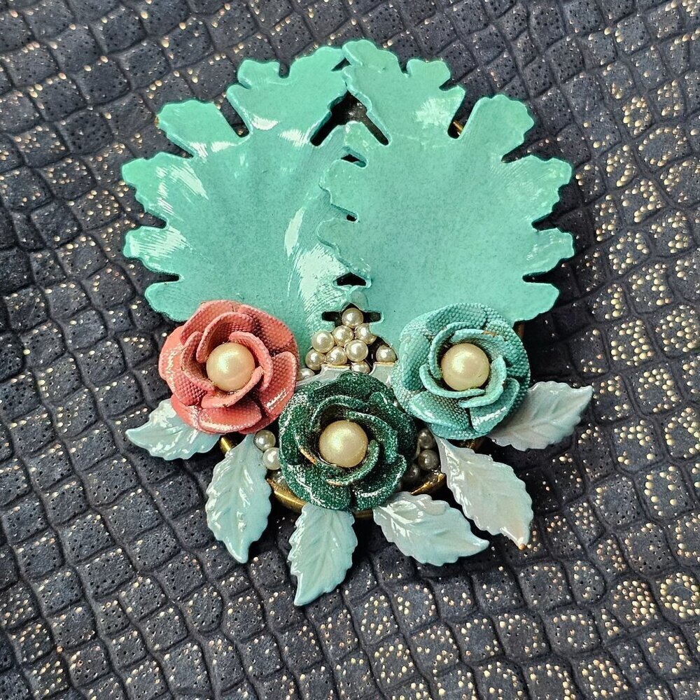 Vintage Lichen Floral Brooch With Flowers, Faux Pearls, & Enamel Leaves / Lichen